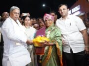 ಬೆಳಗಾವಿ; ಗೃಹಲಕ್ಷ್ಮಿ ಹಣದಲ್ಲಿ ಇಡೀ ಗ್ರಾಮಕ್ಕೆ ಹೋಳಿಗೆ ಊಟ ಹಾಕಿದ ಅಕ್ಕಾತಾಯಿ ಅವರನ್ನು ಸನ್ಮಾನಿಸಿದ ಸಿಎಂ ಸಿದ್ದರಾಮಯ್ಯ