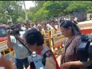 ಕೊನೆಗೂ ಬಳ್ಳಾರಿ ಜೈಲಿನಲ್ಲಿ ಮಗನನ್ನು ಭೇಟಿಯಾದ ಮೀನಾ ತೂಗುದೀಪ; ಅಮ್ಮನನ್ನು ನೋಡಿ ಡಿ ಬಾಸ್ ಫುಲ್ ಹ್ಯಾಪಿ