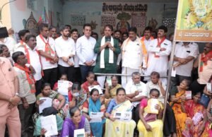 ರಾಜ್ಯದಲ್ಲಿ ಬಿಪಿಎಲ್ ಕಾರ್ಡ್ ರದ್ದತಿ ವಿಚಾರ; ಬಿಪಿಎಲ್ ಕಾರ್ಡ್ ರದ್ದುಗೊಂಡ ಕಾರ್ಡ್ ದಾರರ ಮನೆಗಳಿಗೆ ವಿಧಾನಸಭೆ ವಿಪಕ್ಷ ನಾಯಕ ಆರ್. ಅಶೋಕ್ ಭೇಟಿ