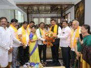 ಜಯನಗರ ಶಾಸಕ ಮತ್ತು ಬಿಜೆಪಿ ಬೆಂಗಳೂರು ದಕ್ಷಿಣ ಜಿಲ್ಲಾಧ್ಯಕ್ಷ ಸಿ.ಕೆ. ರಾಮಮೂರ್ತಿ ನಿವಾಸದಲ್ಲಿ ಮನ್ ಕೀ ಬಾತ್ ಕಾರ್ಯಕ್ರಮ ವೀಕ್ಷಿಸಿದ ಬಿಜೆಪಿ ನಾಯಕರು ಹಾಗೂ ಕಾರ್ಯಕರ್ತರು