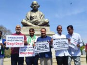 ವಿಧಾನಸೌಧದ ಗಾಂಧಿ ಪ್ರತಿಮೆ ಬಳಿ ಜೆಡಿಎಸ್ ಶಾಸಕರ ಪ್ರತಿಭಟನೆ