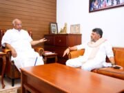 ಮಲ್ಲಿಕಾರ್ಜುನ್ ಖರ್ಗೆ ಭೇಟಿಯಾದ ಡಿಸಿಎಂ ಡಿಕೆ ಶಿವಕುಮಾರ್; ಸುಮಾರು ೨೦ ನಿಮಿಷ ಕಾಲ ಖರ್ಗೆ ಜೊತೆ ಡಿಕೆ ಶಿವಕುಮಾರ್ ಚರ್ಚೆ