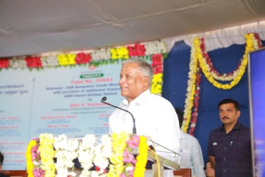 ಪ್ರಿಯಾಂಕ ಖರ್ಗೆ ಅವರು ಮೊದಲು ನಾನು ಯಾರು ಎಂಬುದನ್ನು ಅರ್ಥಮಾಡಿಕೊಳ್ಳಬೇಕಾಗಿದೆ: ಸಚಿವ ಪ್ರಿಯಾಂಕ್ ಖರ್ಗೆಗೆ ತಿರುಗೇಟು ನೀಡಿದ ಕೇಂದ್ರ ಸಚಿವ ವಿ ಸೋಮಣ್ಣ..