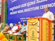 ರಾಜ್ಯ ಗೃಹ ಇಲಾಖೆಯಲ್ಲಿ ವಿಶಿಷ್ಟ ಹಾಗೂ ಅಗ್ರಗಣ್ಯ ಸೇವೆ ಸಲ್ಲಿಸಿದ ಪೊಲೀಸ್ ಅಧಿಕಾರಿಗಳಿಗೆ ರಾಜ್ಯಪಾಲರಿಂದ ರಾಷ್ಟ್ರಪತಿಗಳ ಪೊಲೀಸ್ ಪದಕ ಪ್ರದಾನ