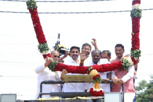 ಸಿದ್ದರಾಮಯ್ಯನವರಿಗೆ ನೈತಿಕವಾಗಿ ಕುಟುಂಬ ರಾಜಕೀಯದ ಬಗ್ಗೆ ಮಾತನಾಡೋ ಅರ್ಹತೆ ಇಲ್ಲ; ರಾಯಚೂರಿನಲ್ಲಿ ಸಿದ್ದರಾಮಯ್ಯ ವಿರುದ್ಧ ಹರಿಹಾಯ್ದ ಕೇಂದ್ರ ಸಚಿವ ಎಚ್ ಡಿ ಕುಮಾರಸ್ವಾಮಿ